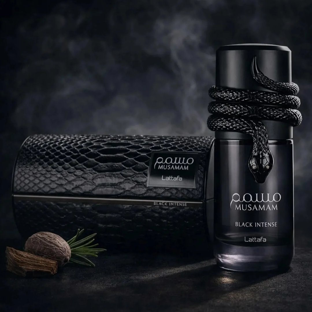 Lattafa Musamam Black Intense — A black snake coiled around the cap of a dark glass perfume bottle, resting on a textured black stand with a snake-skin pattern. | Lattafa Musamam Black Intense — Seekor ular hitam melingkar di sekeliling penutup botol minyak wangi kaca gelap, diletakkan di atas tapak hitam bertekstur