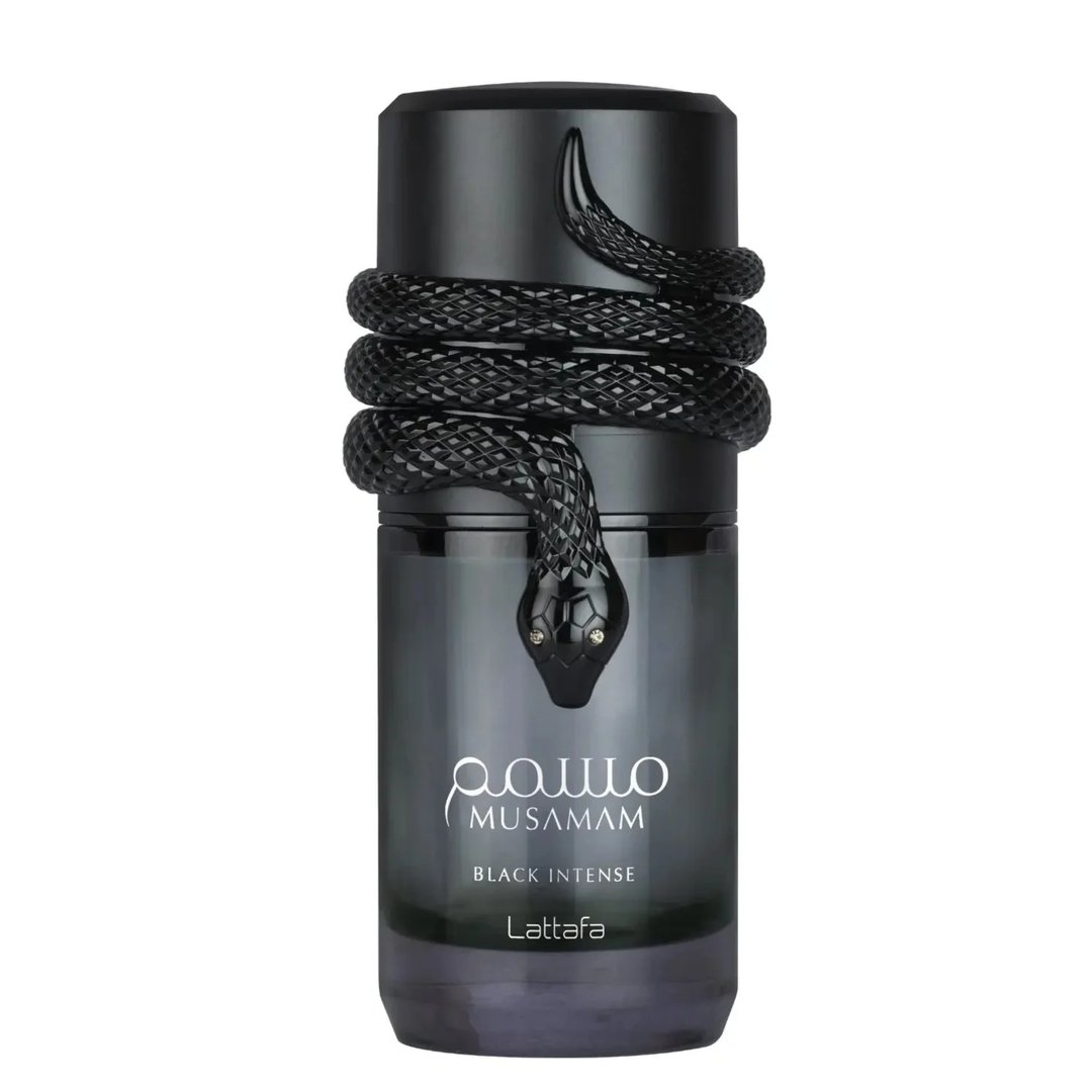 Lattafa Musamam Black Intense — A black snake coiled around the cap of a dark glass perfume bottle, resting on a textured black stand with a snake-skin pattern. | Lattafa Musamam Black Intense — Seekor ular hitam melingkar di sekeliling penutup botol minyak wangi kaca gelap, diletakkan di atas tapak hitam bertekstur