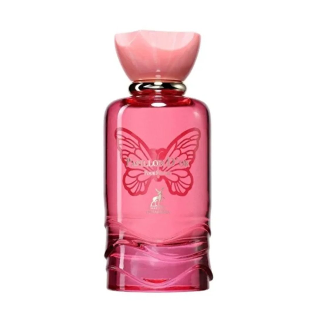Maison Alhambra Papillon D'Or 100ml Maison Alhambra — A red glass perfume bottle with a pink cap sits next to its matching bright pink box, which features a gold butterfly design. | Maison Alhambra Papillon D'Or 100ml Maison Alhambra — Botol kaca merah dengan penutup merah jambu duduk bersebelahan dengan kotak merah