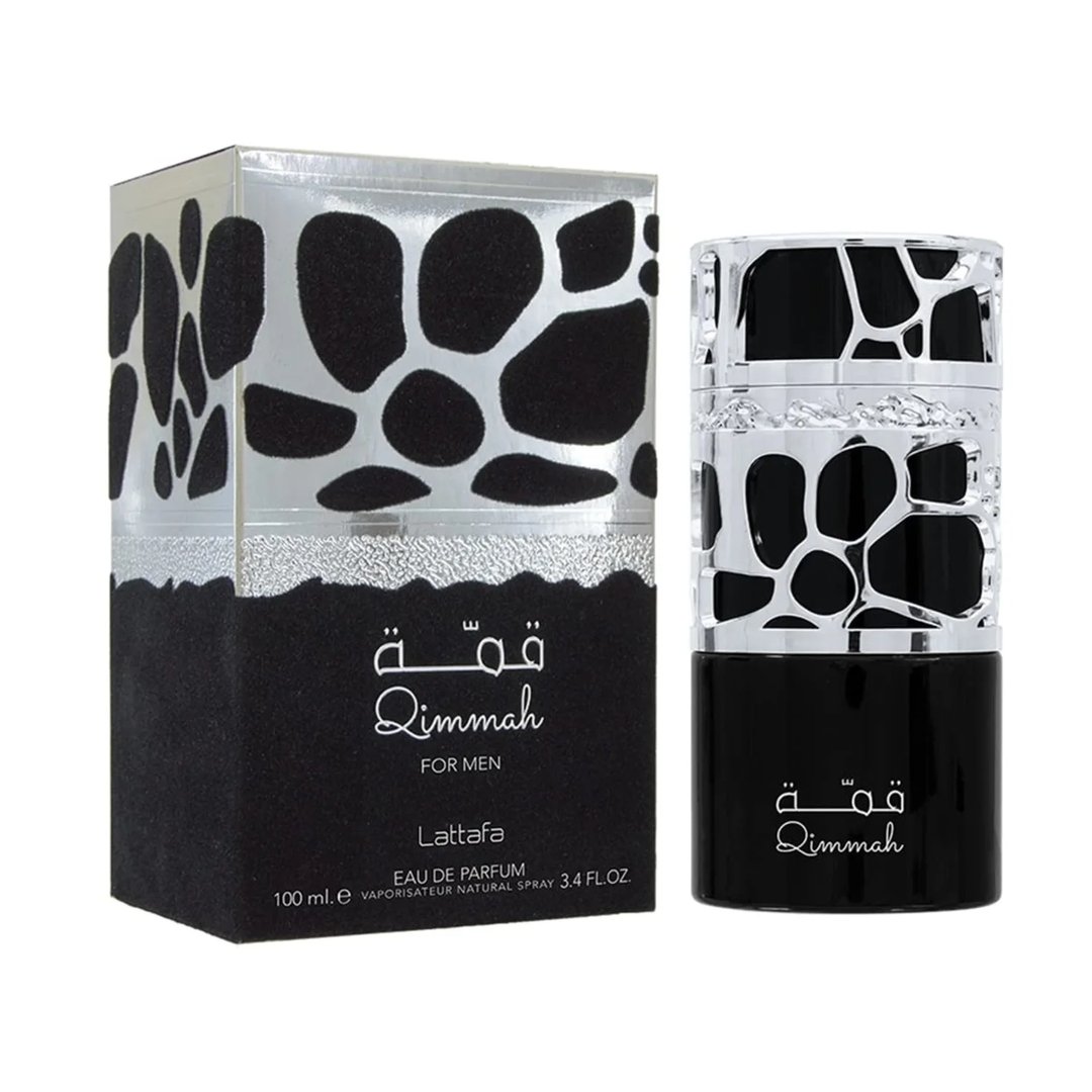 Lattafa Qimmah Eau De Parfum for Men 100ml — A black perfume box with a clear plastic overlay featuring a black and silver giraffe-like pattern sits next to a matching black perfume bottle with a silver, patterned cage-like cap. | Lattafa Qimmah Eau De Parfum for Men 100ml — Kotak minyak wangi hitam dengan lapisan