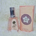 Ard Al Zaafaran Hareem Al Sultan EDP 50ml — A pink perfume bottle with a silver cap and a patterned label sits next to its matching pink and gold patterned box with a circular purple design. | Ard Al Zaafaran Hareem Al Sultan EDP 50ml — Sebotol minyak wangi merah jambu dengan penutup perak dan label bercorak terletak