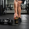 lelaki ambil wild one gold dekat dumbbell gym malaysia