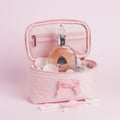 Rouat Al Musk dalam beg makeup pink, gaya wanita Malaysia