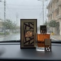 Simply Oud di tingkap kereta hujan