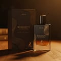 Exquisite Prive Alhambra minyak wangi lelaki atas kayu gelap, amber lighting, gaya maskulin mewah Malaysia