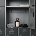 Smoked Oud & Vanilla dalam locker gym lelaki