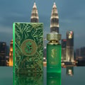 Khair Pistachio dengan latar KLCC, lighting feminin hijau
