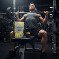 Savour Blast Extreme di bench press lelaki maskulin
